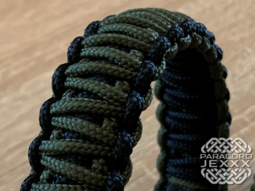 Paracord náramek (20,5 cm) black - oliv 2