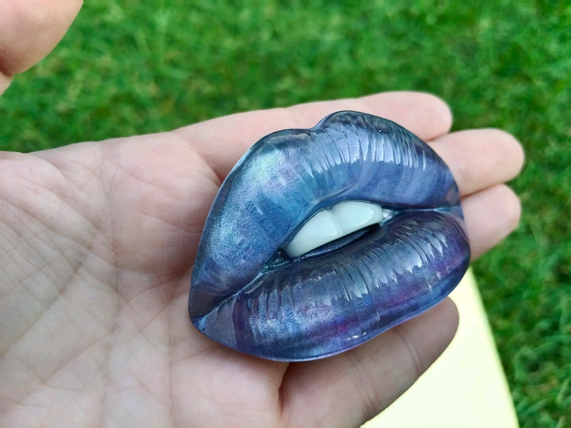 Magnet pusa - pigment uvnitř 2