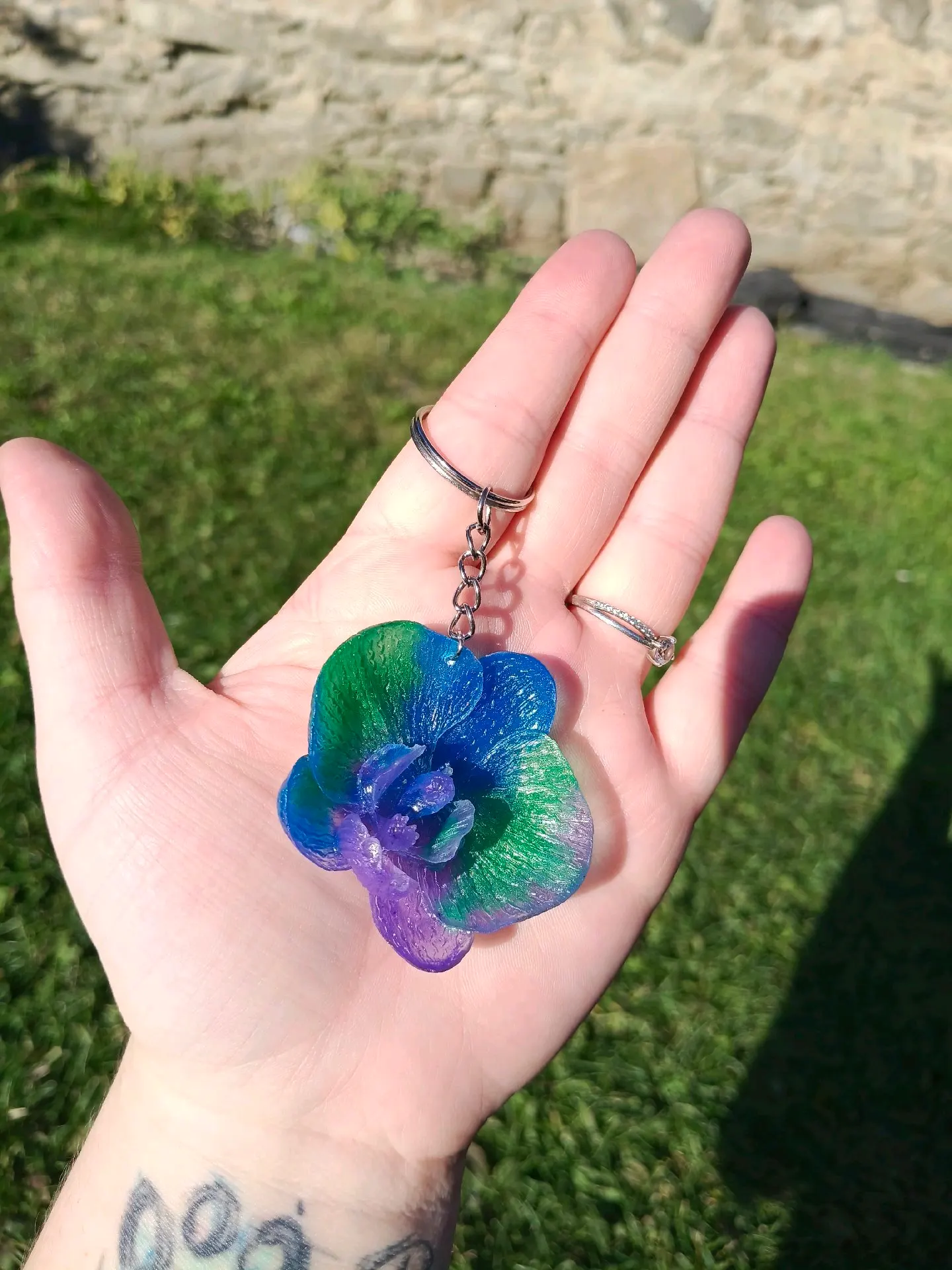 Přívěsek orchidej - modro zeleno fialová 2