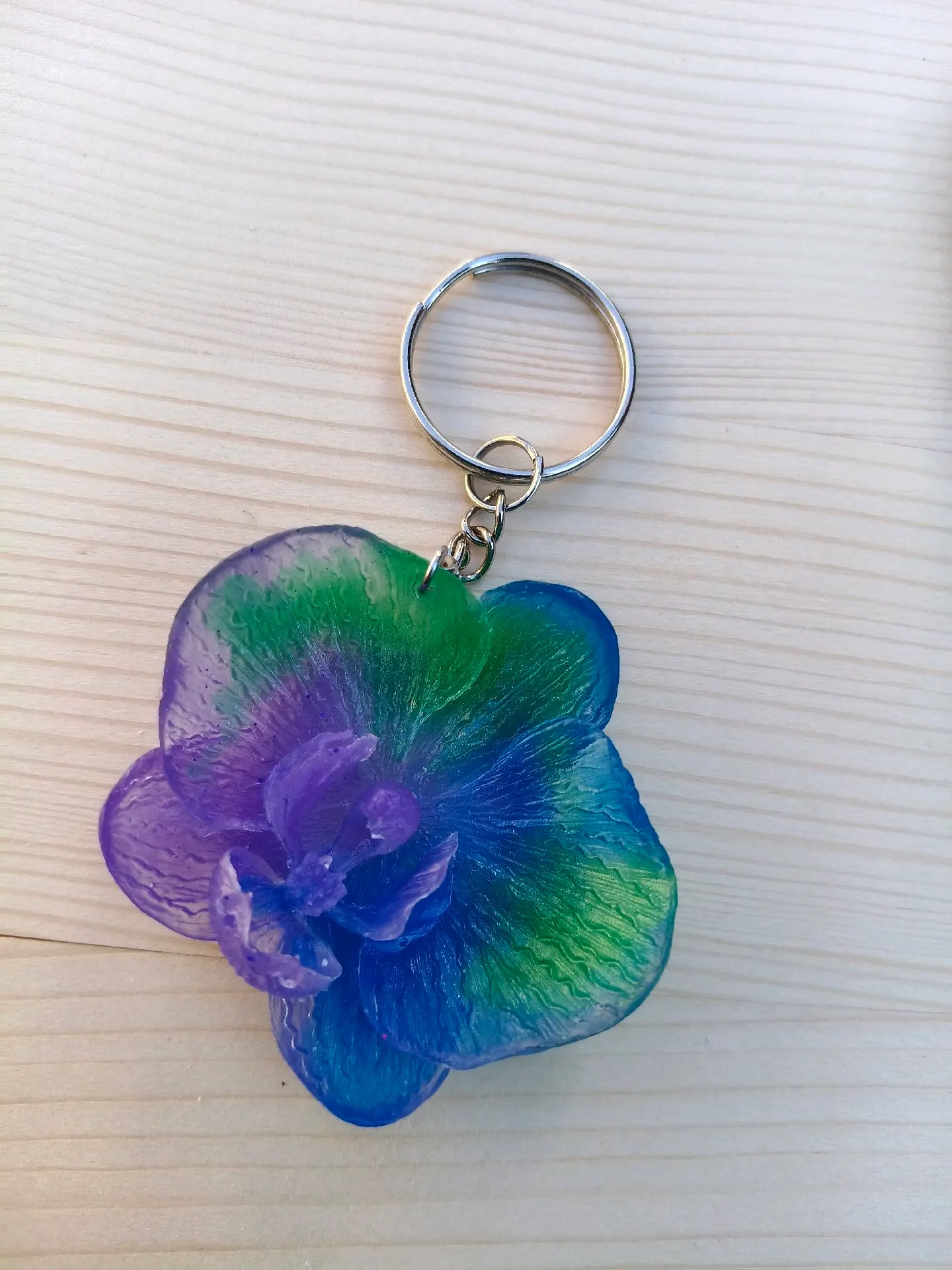 Přívěsek orchidej- fialovo modro zelená