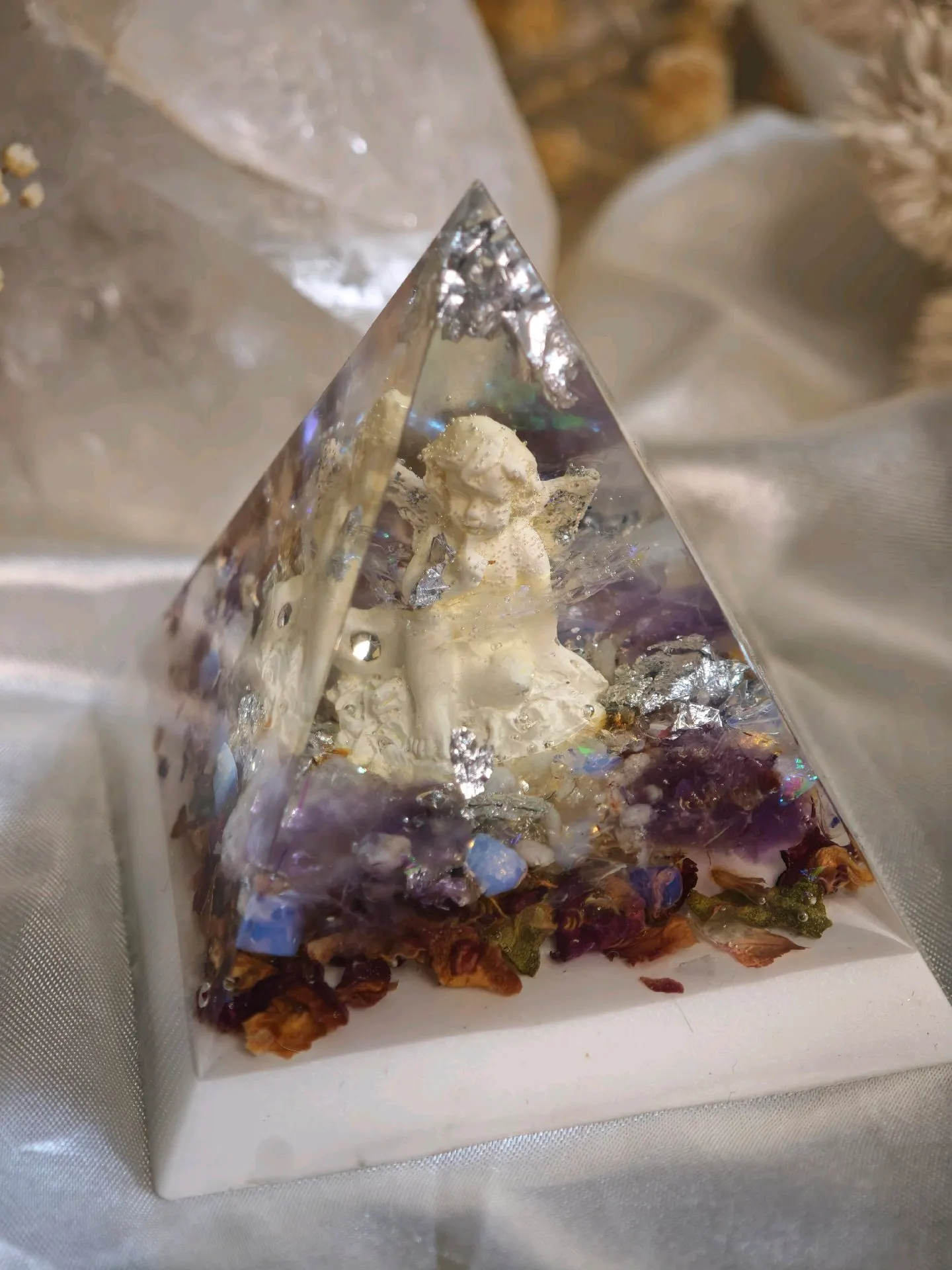 Kolekce Moon - energetická pyramida s andělíčkem 2