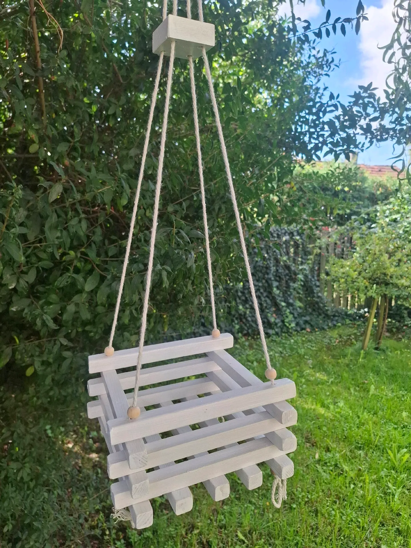 Závěsný dřevěný květináč BÍLÝ 2