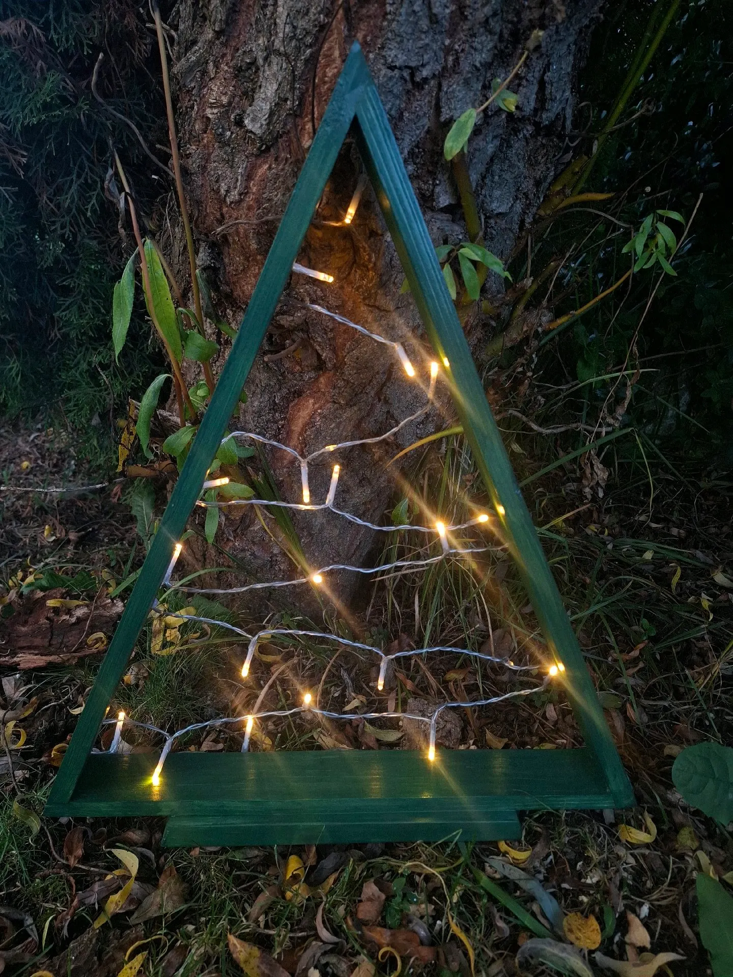 Ručně vyráběný dřevěný stromeček s LED světly 2