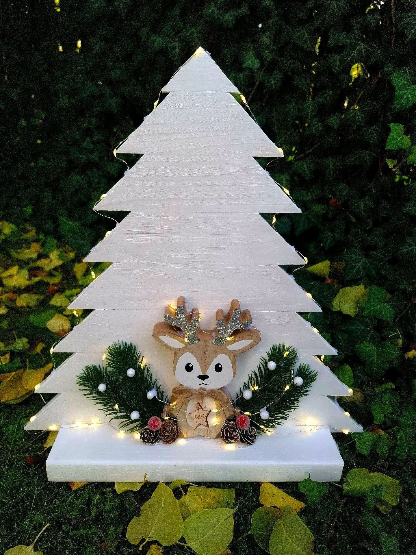 Ručně vyráběný dřevěný stromeček s LED světly 2