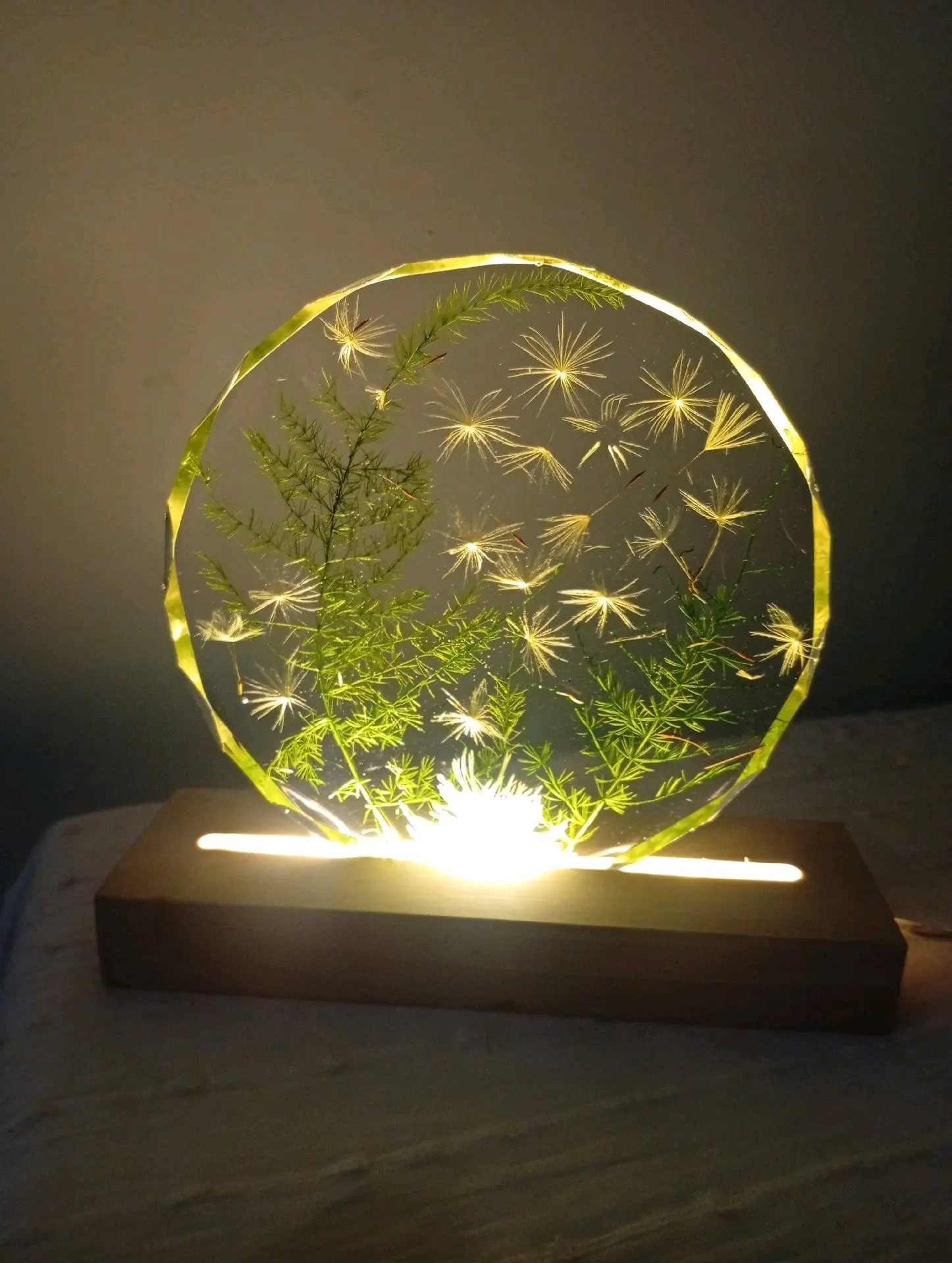 Lampa z pryskyřice - Pampeliškové chmýří 1