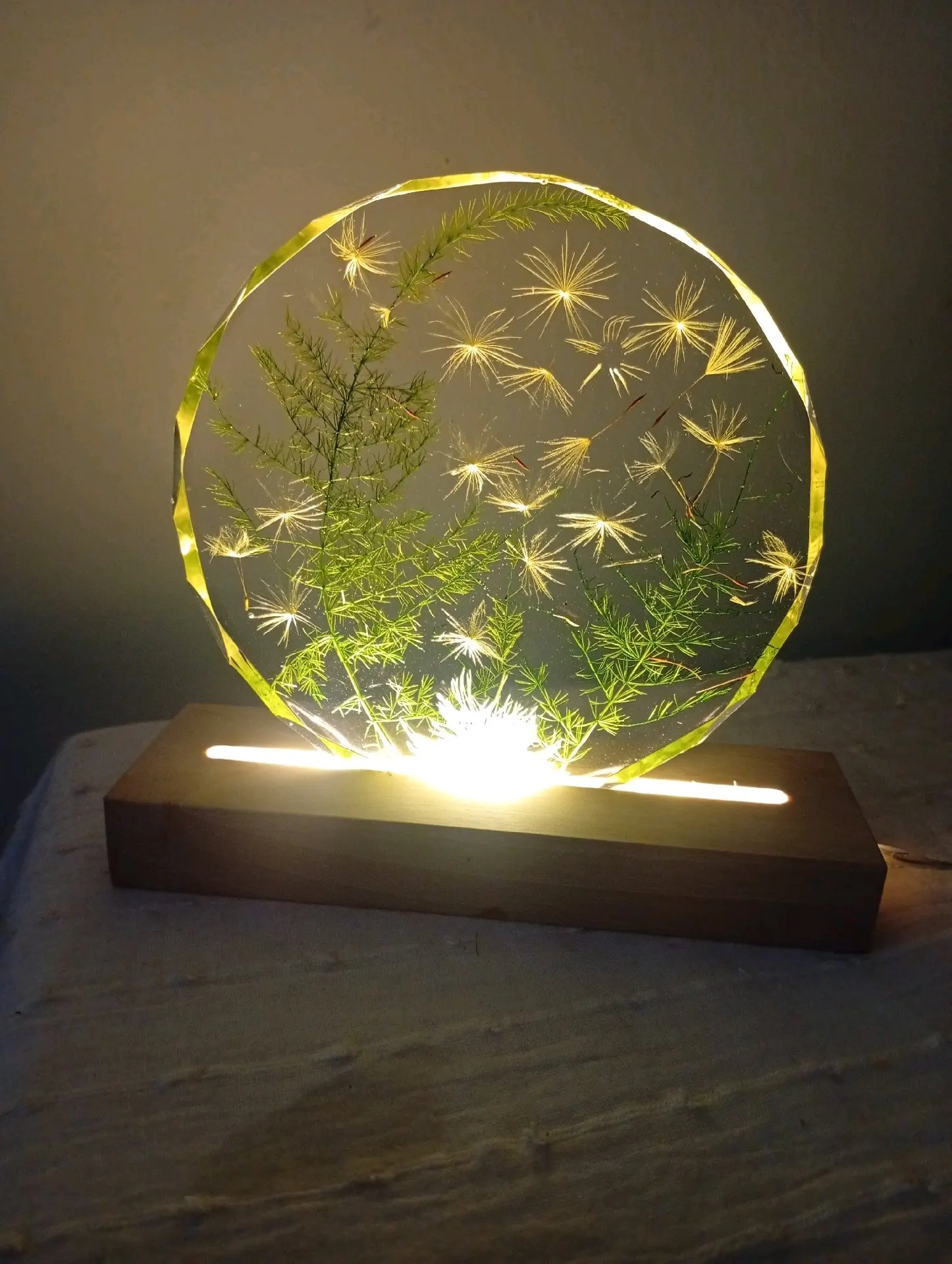 Lampa z pryskyřice - Pampeliškové chmýří 2